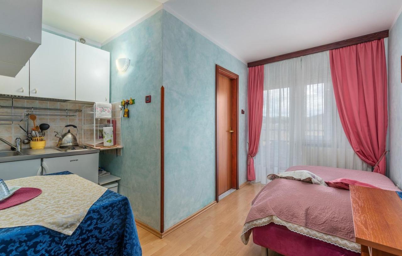 Apartments And Rooms Laura Pazin Luaran gambar