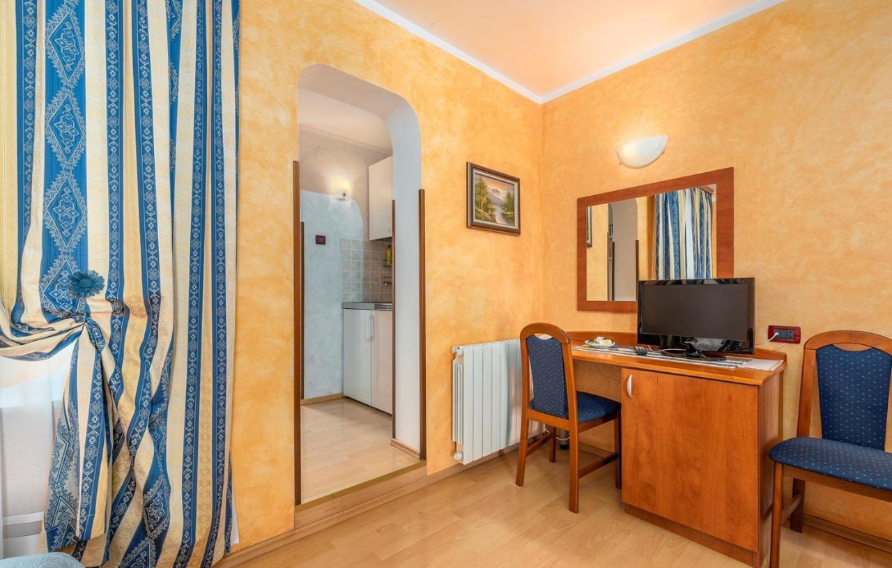 Apartments And Rooms Laura Pazin Luaran gambar