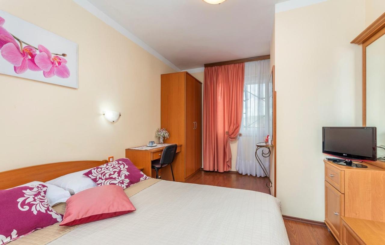 Apartments And Rooms Laura Pazin Luaran gambar