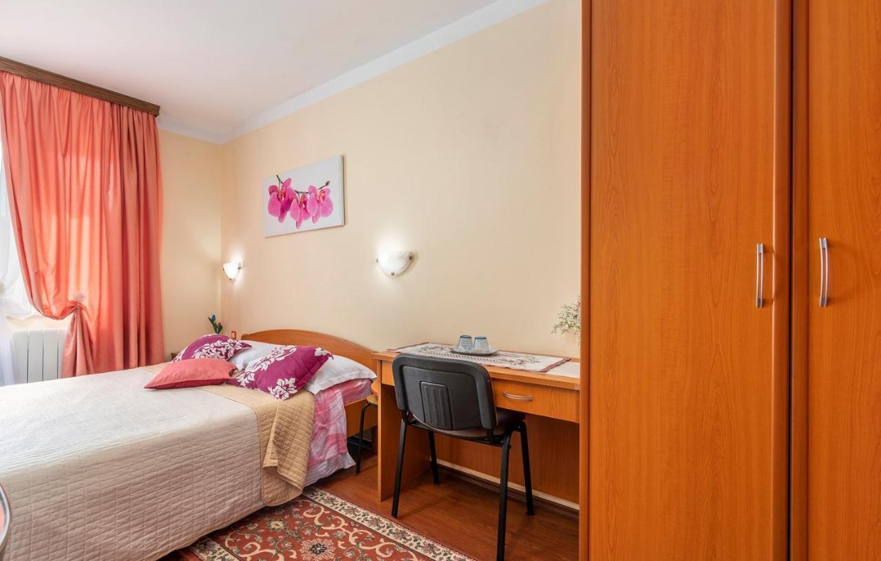 Apartments And Rooms Laura Pazin Luaran gambar