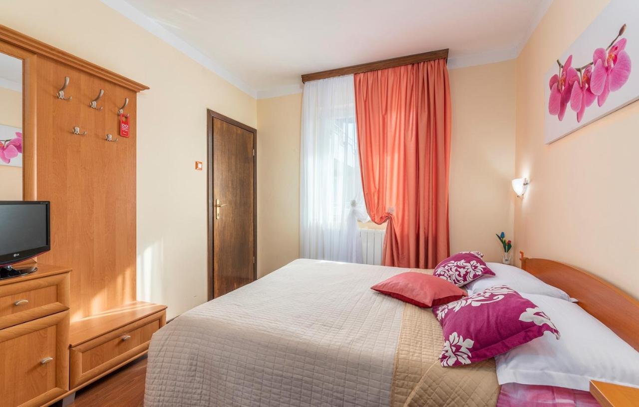 Apartments And Rooms Laura Pazin Luaran gambar