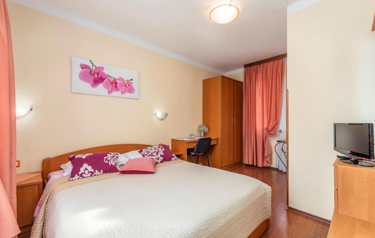 Apartments And Rooms Laura Pazin Luaran gambar