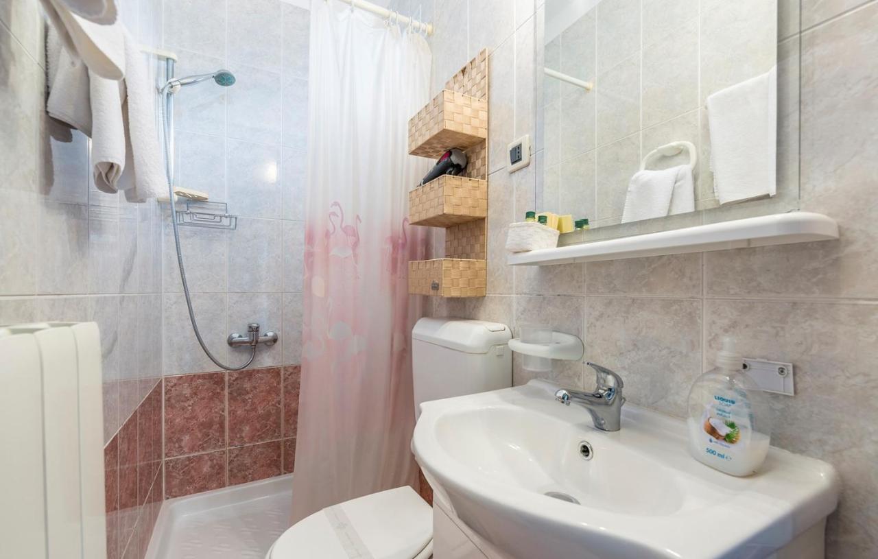 Apartments And Rooms Laura Pazin Luaran gambar